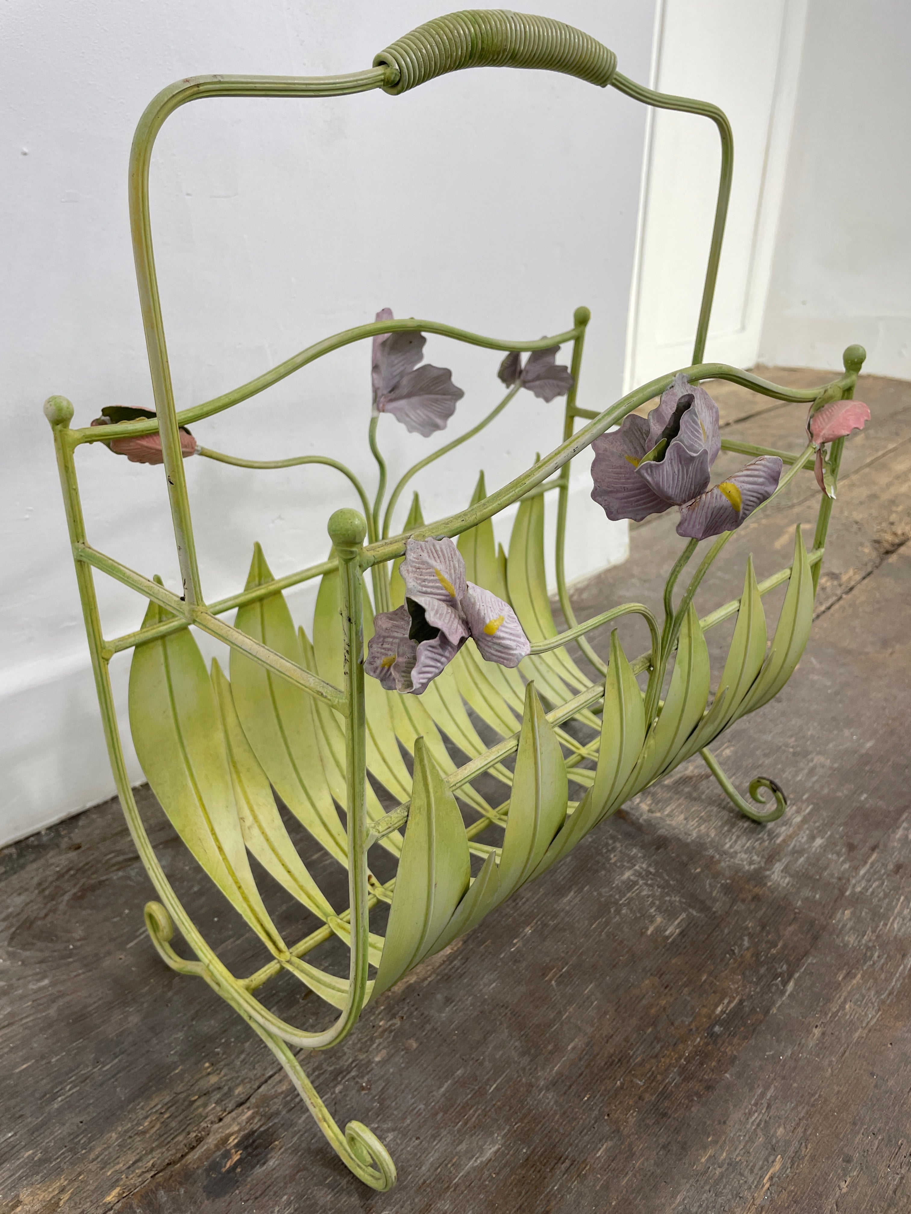 Vintage magazine holder — photo 1