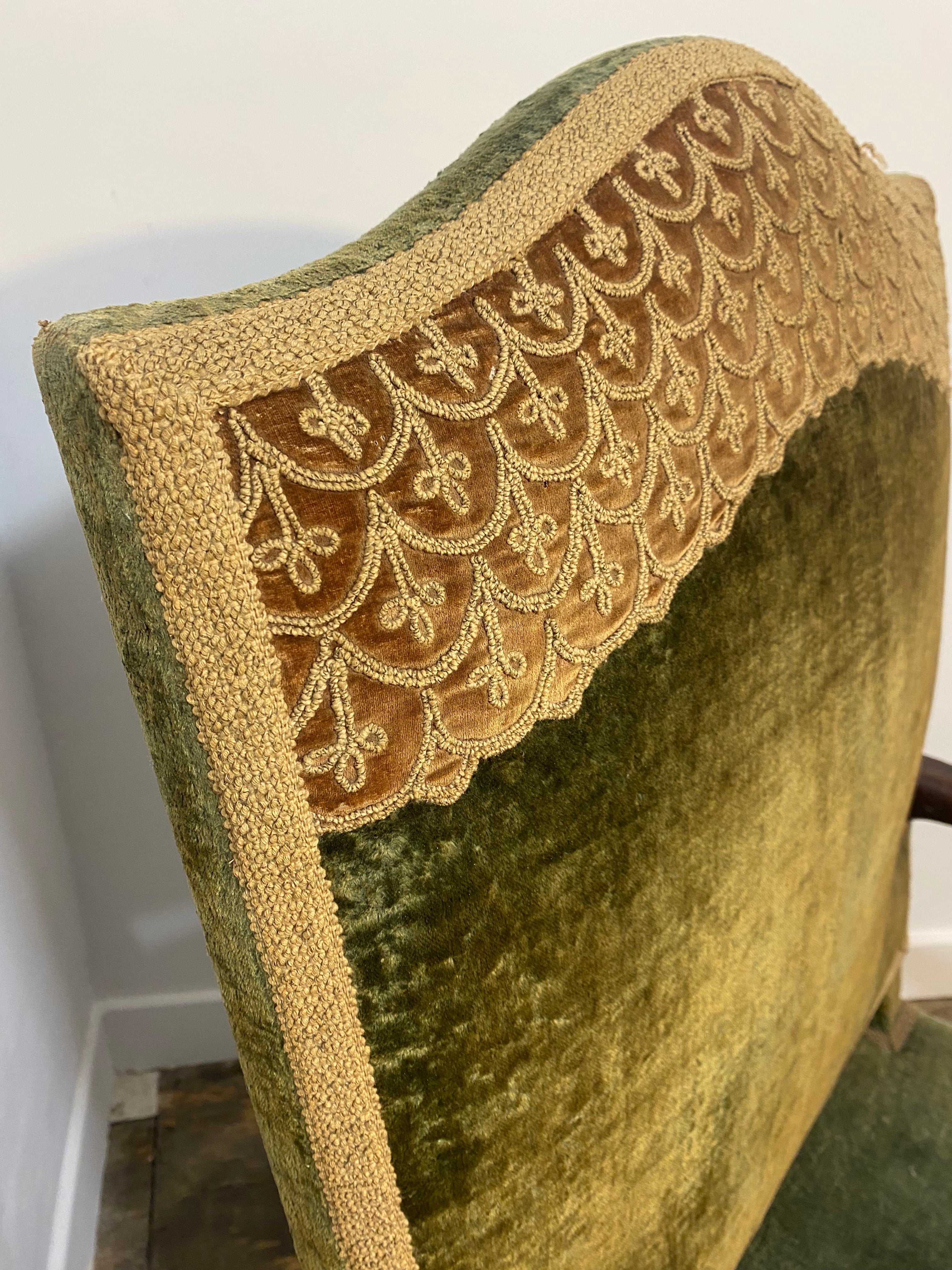 Antique Louis XIII Armchair – Green Velvet, Ornate Wood Carvings — photo 4