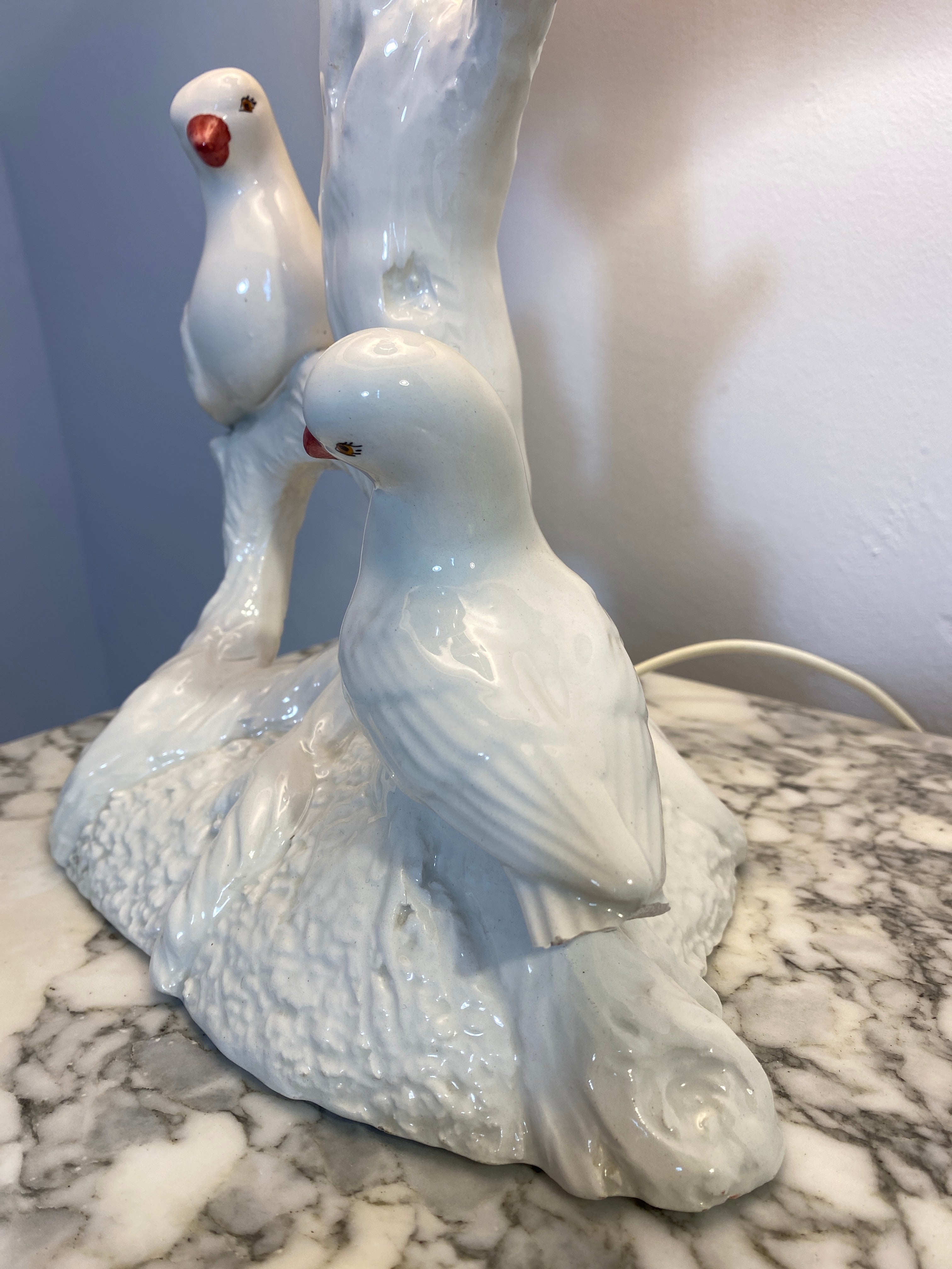 Vintage French Ceramic Table Lamp – Birds, Pink Satin Shade, 1950s — photo 5