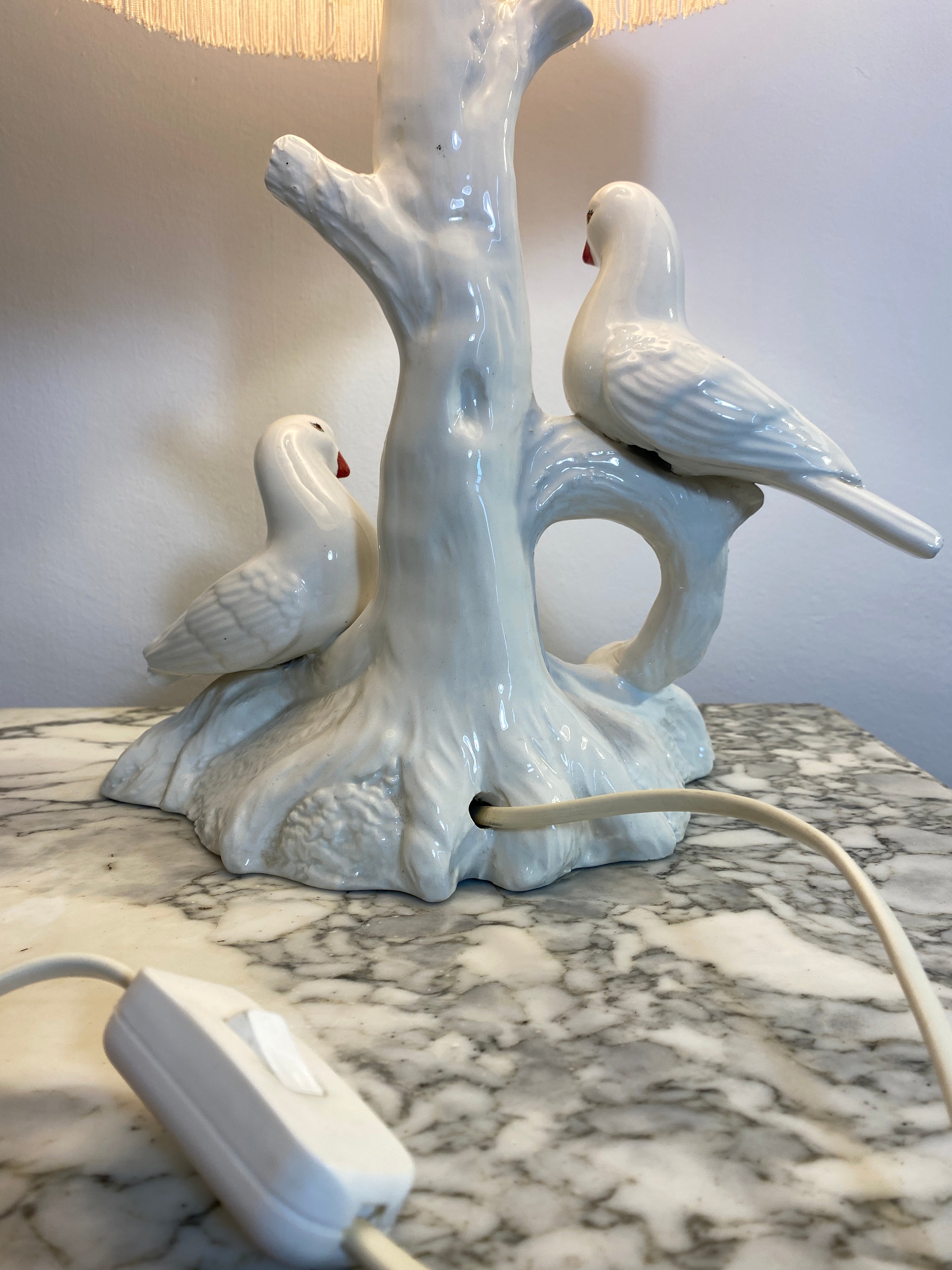 Vintage French Ceramic Table Lamp – Birds, Pink Satin Shade, 1950s — photo 6