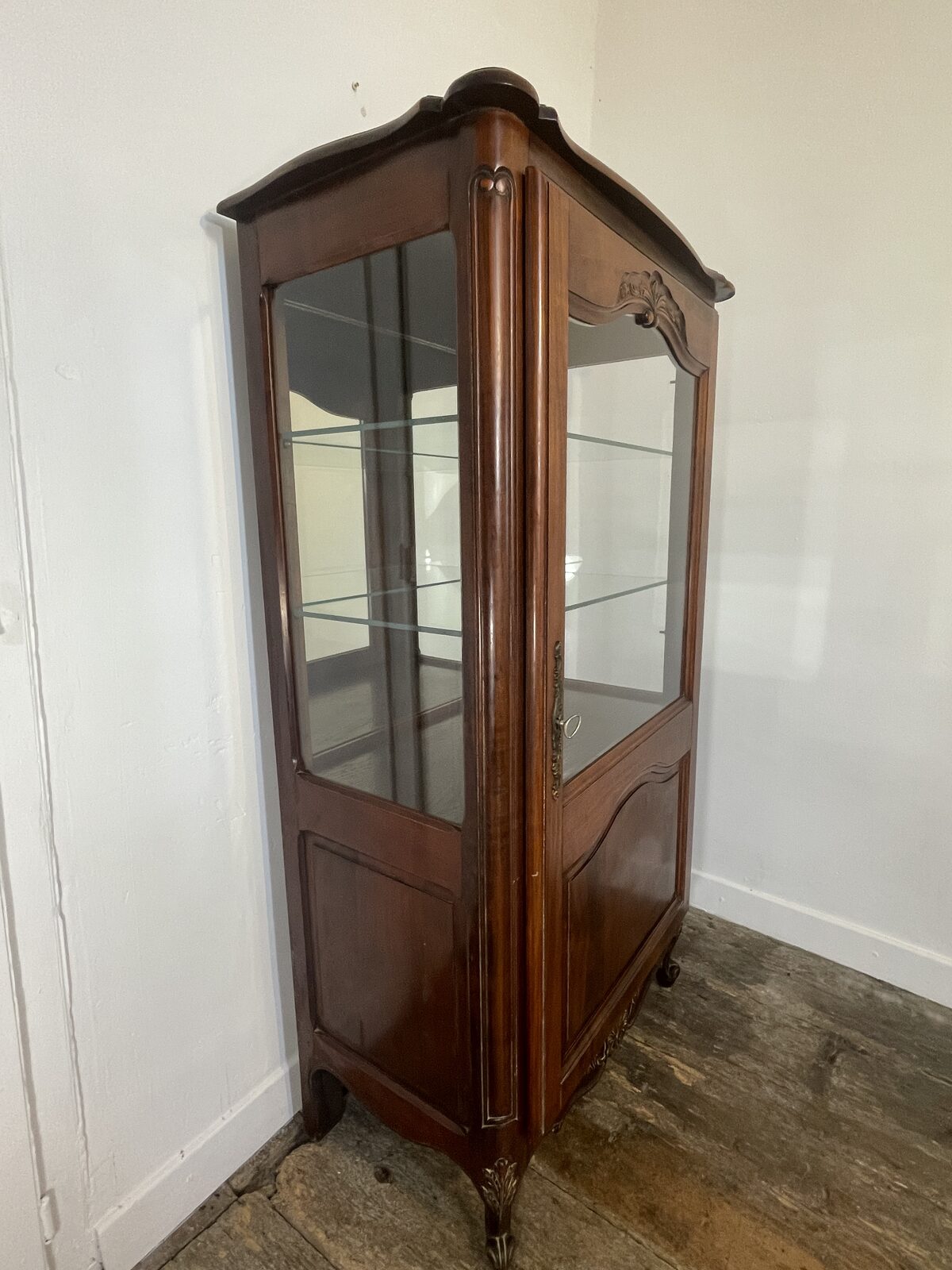 French Provençal Vitrine, Carved Fruitwood Display Cabinet with Light, Louis XV Style — photo 3